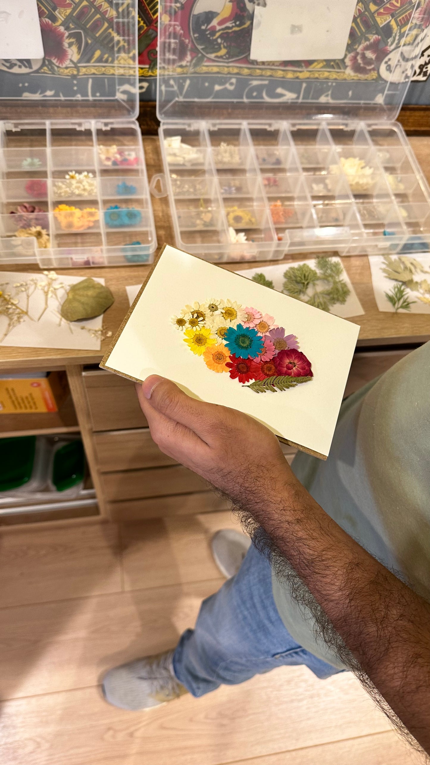 Art with dried flowers - الفن مع الورد المجفف