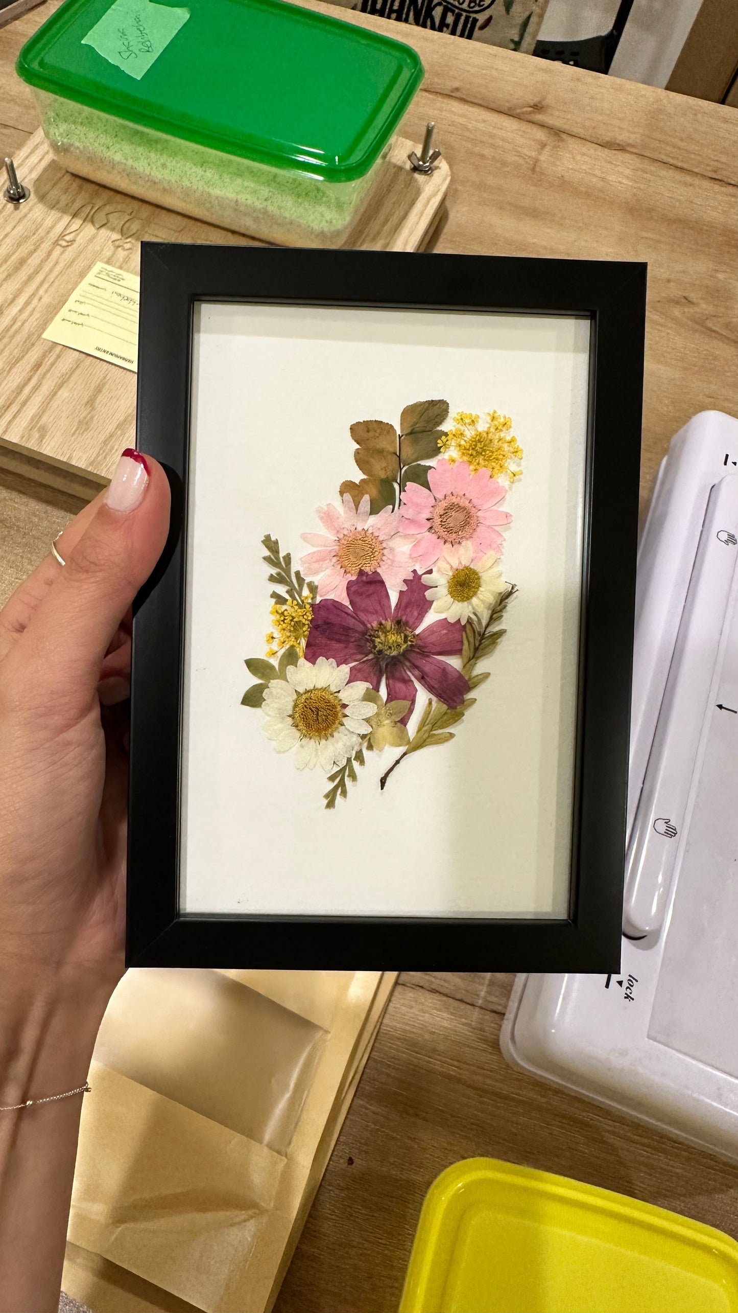 Art with Dried Flowers - الفن مع الورد المجفف