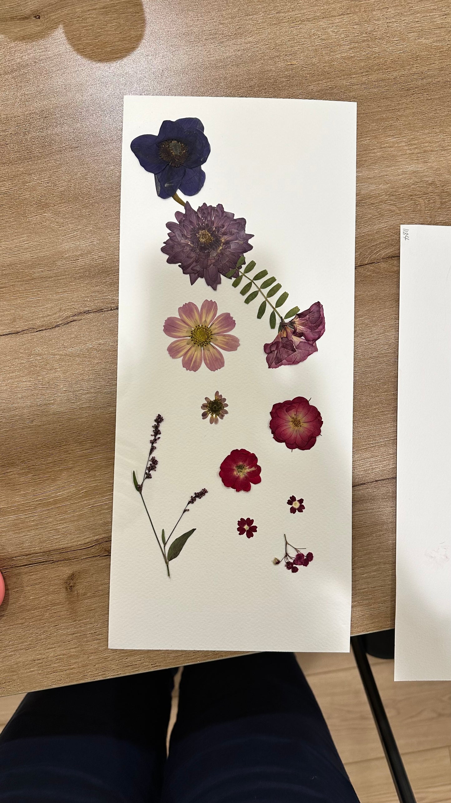 Art with dried flowers - الفن مع الورد المجفف